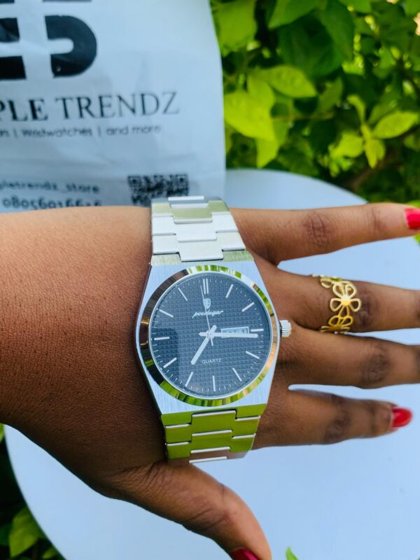 Stylish poedagar wristwatch for men
